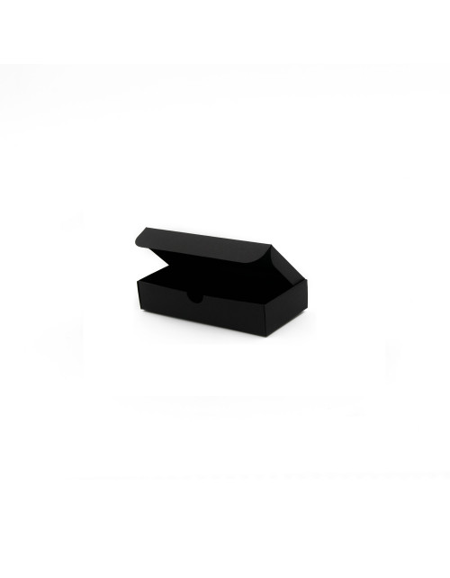 Pitkulainen musta laatikko kahdelle sylinterimäiselle kynttilälle