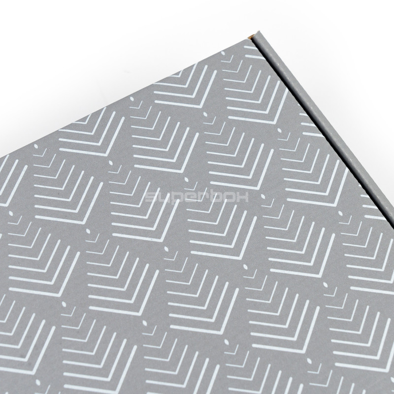 Harmaa A4-laatikko joulukuusikuvioilla Harmaa A4-laatikko joulukuusikuvioilla