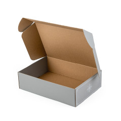 Harmaa A4-laatikko minimalistisilla talvikoristeilla