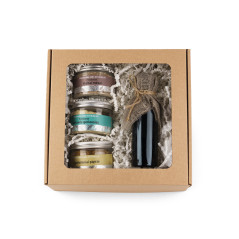 Ruskea neliönmuotoinen lahjarasia ikkunalla | 220x220x90 mm | Superbox