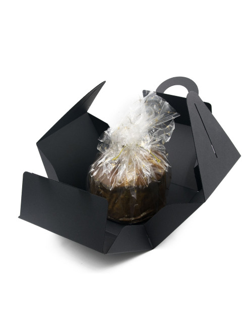 Musta lahjapaketti kahvalla PANETTONE jälkiruokaa varten