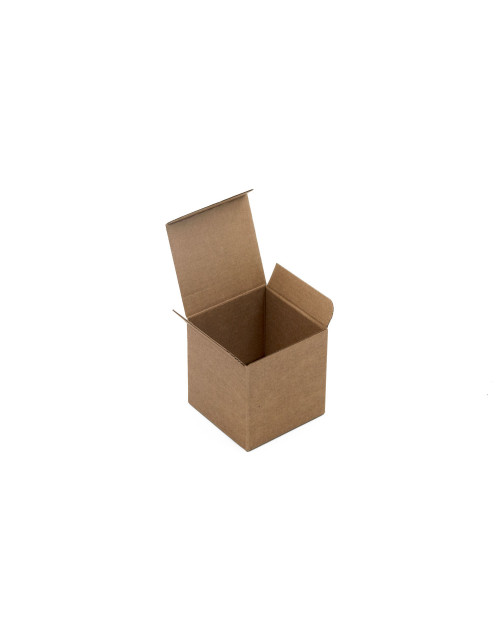 Ruskea kuutionmuotoinen laatikko pienille esineille