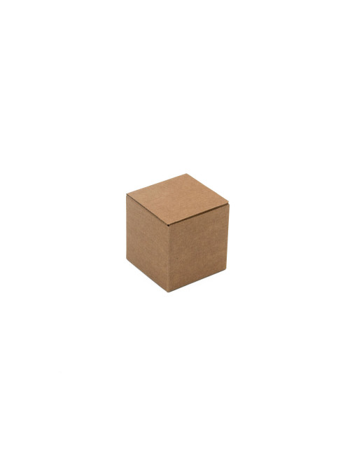 Ruskea kuutionmuotoinen laatikko pienille esineille