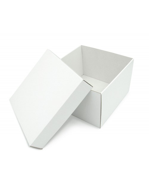 Valkoinen neliön muotoinen keskikokoinen lahjapakkaus taitettuna
