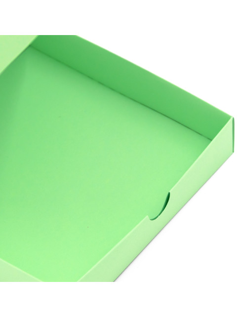 Vaaleanvihreä nelikulmainen laatikko, jossa on upotettu pahvikansi