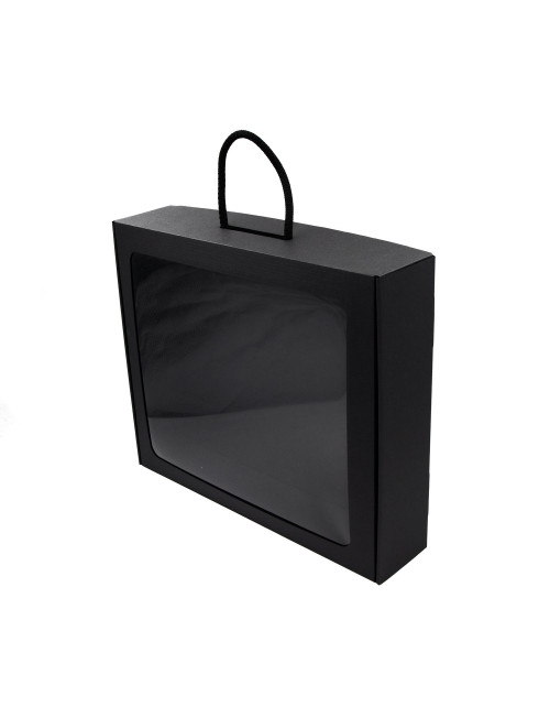 Musta suuri matkalaukkutyyppinen lahjapaketti, jossa on ikkuna ja kahva
