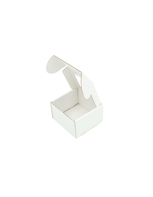 Mini kuution muotoinen laatikko, jossa on kirkas ikkuna Suljettu